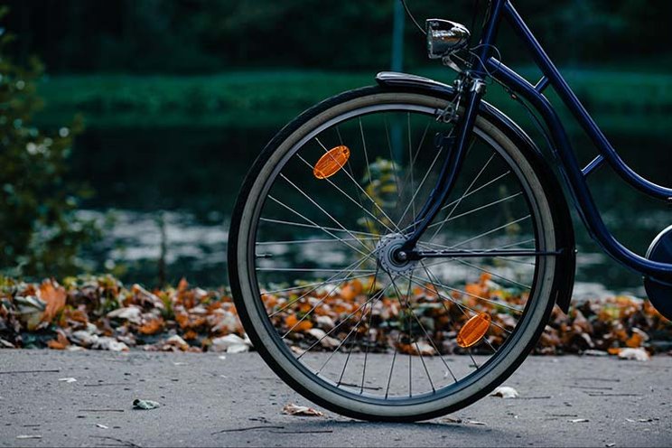 Bagian ban, roda, dan cakram rem di sepeda